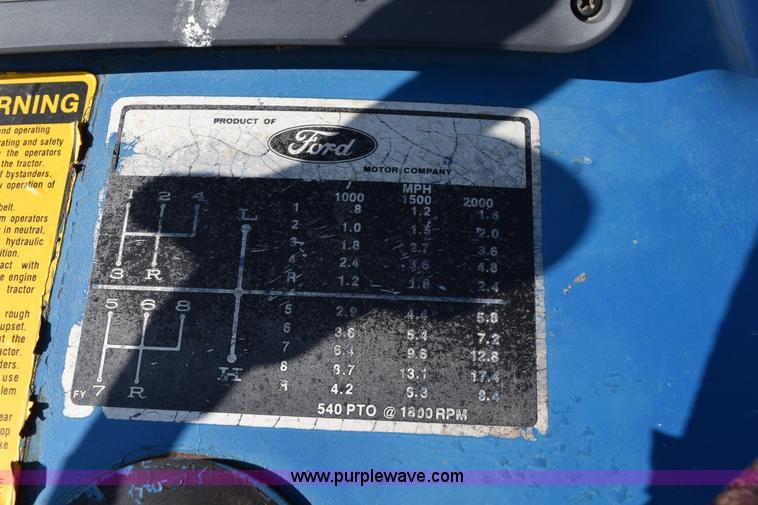 image for item H5142 1977 Ford 3600 tractor