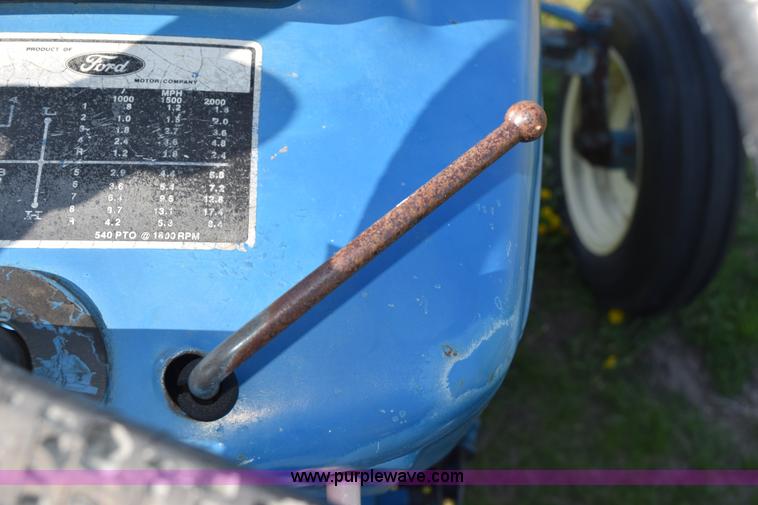 image for item H5142 1977 Ford 3600 tractor
