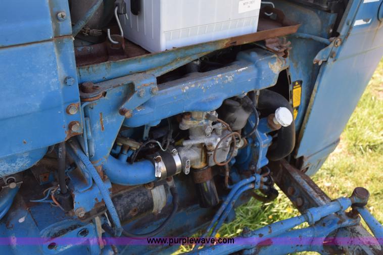 image for item H5142 1977 Ford 3600 tractor