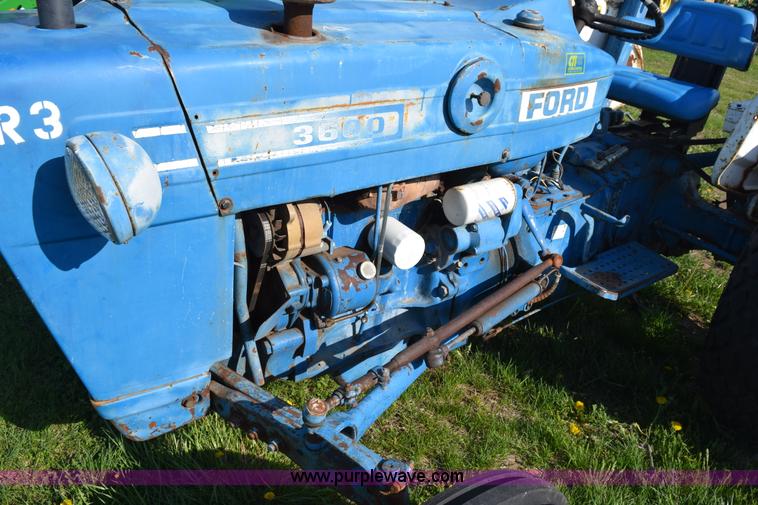 image for item H5142 1977 Ford 3600 tractor