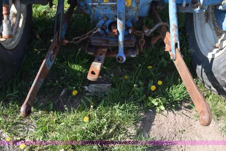 image for item H5142 1977 Ford 3600 tractor