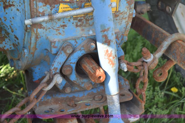 image for item H5142 1977 Ford 3600 tractor