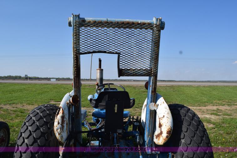 image for item H5142 1977 Ford 3600 tractor