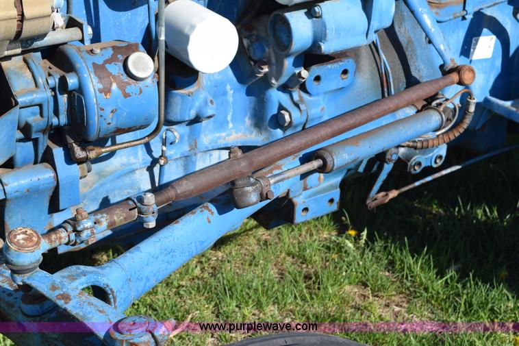 image for item H5142 1977 Ford 3600 tractor