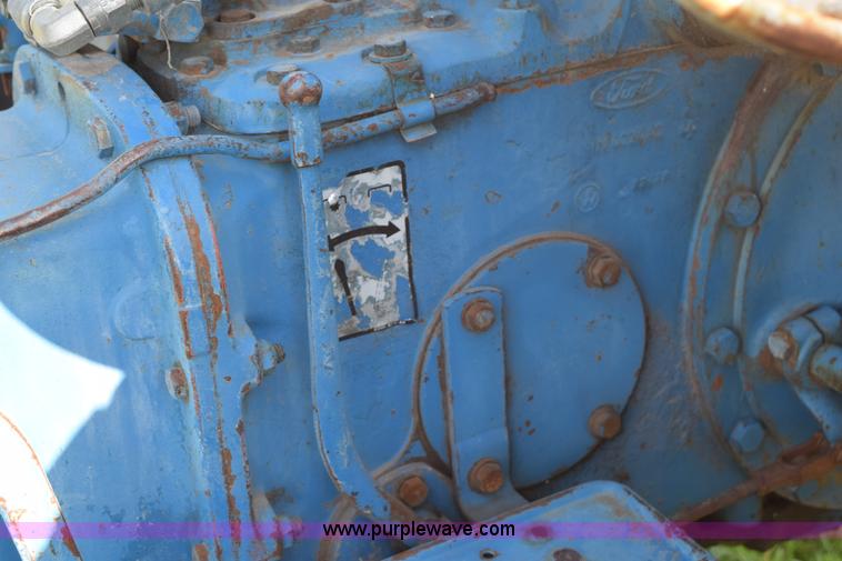image for item H5142 1977 Ford 3600 tractor