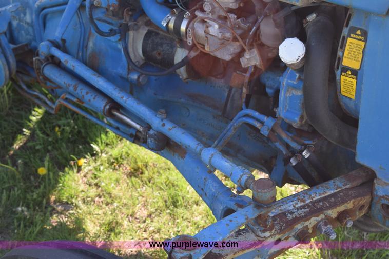 image for item H5142 1977 Ford 3600 tractor