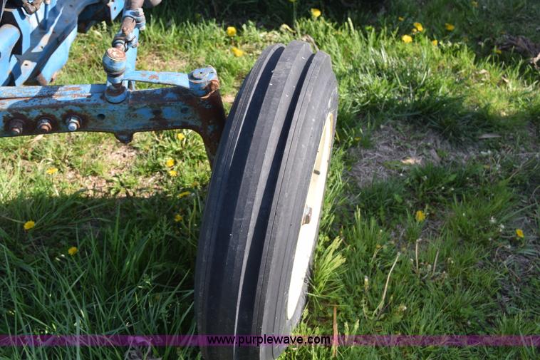 image for item H5142 1977 Ford 3600 tractor