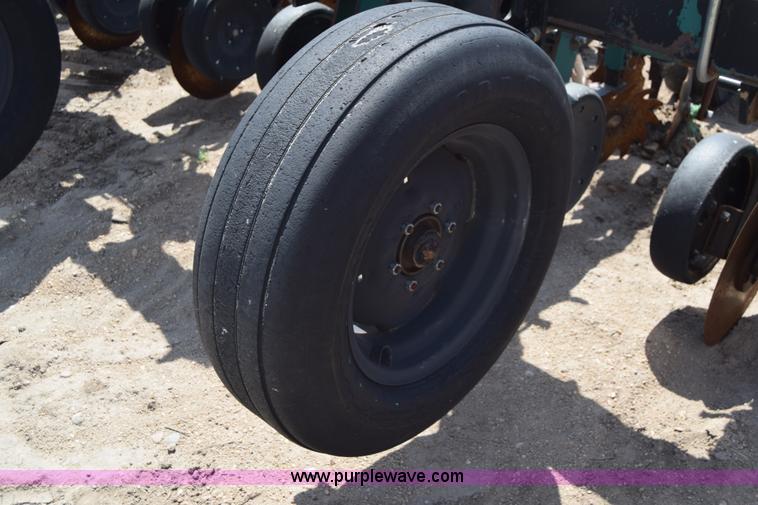 image for item H8608 Twin Diamond Strip Cat strip tiller