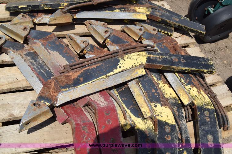 image for item H8608 Twin Diamond Strip Cat strip tiller