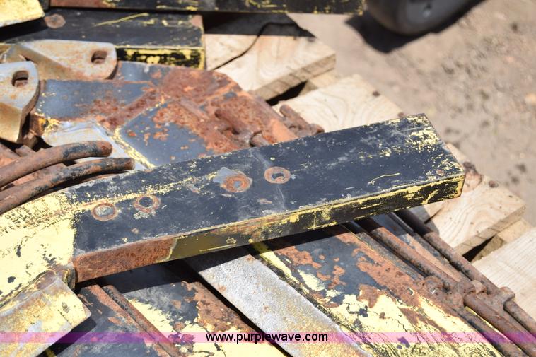 image for item H8608 Twin Diamond Strip Cat strip tiller