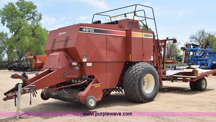 image for item H8616 2002 Hesston 4910 large square baler