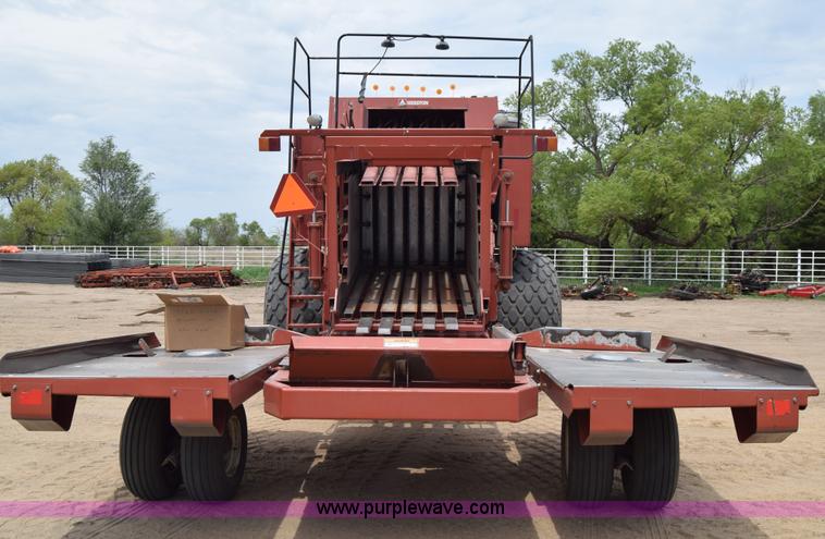image for item H8616 2002 Hesston 4910 large square baler