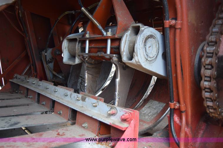 image for item H8616 2002 Hesston 4910 large square baler