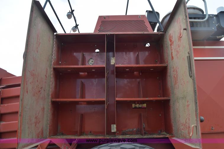 image for item H8616 2002 Hesston 4910 large square baler