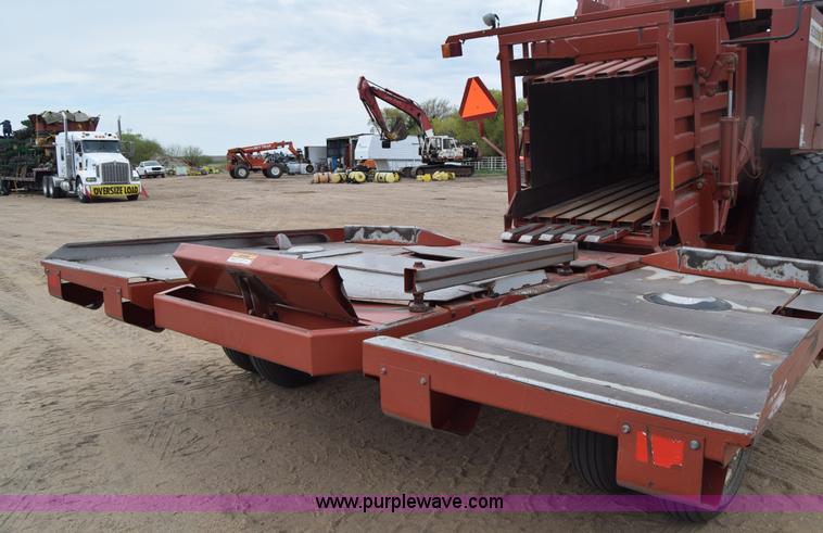 image for item H8616 2002 Hesston 4910 large square baler