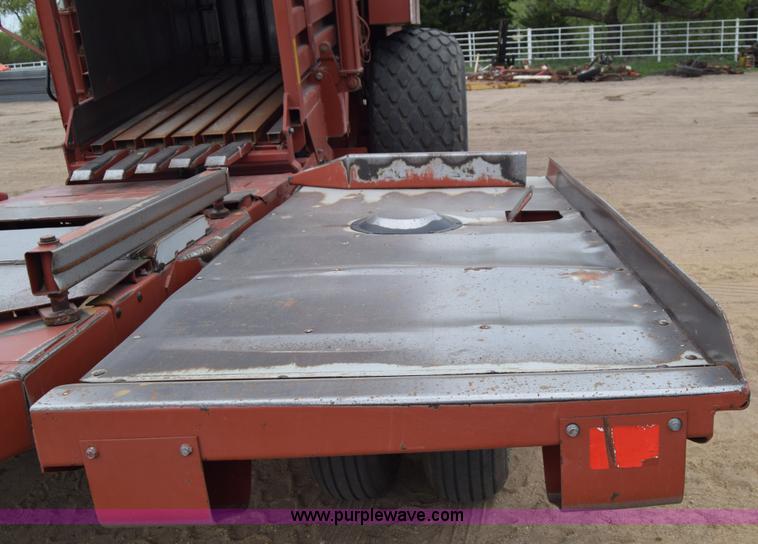 image for item H8616 2002 Hesston 4910 large square baler