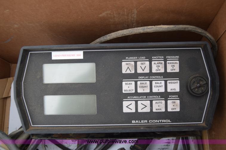 image for item H8616 2002 Hesston 4910 large square baler