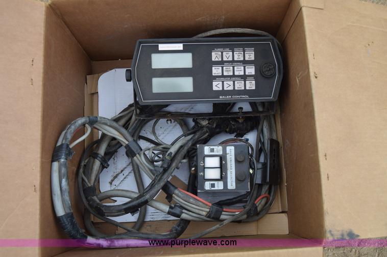 image for item H8616 2002 Hesston 4910 large square baler