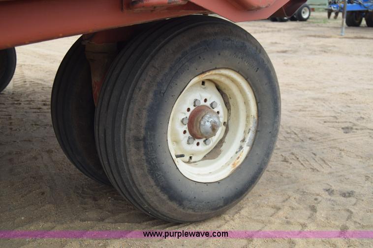 image for item H8616 2002 Hesston 4910 large square baler