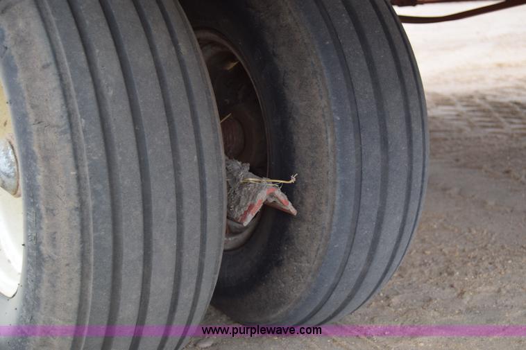 image for item H8616 2002 Hesston 4910 large square baler