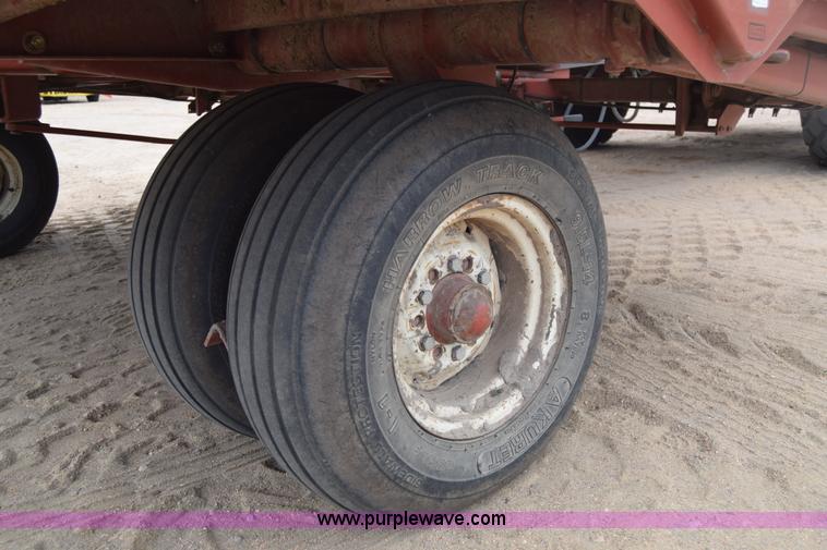 image for item H8616 2002 Hesston 4910 large square baler