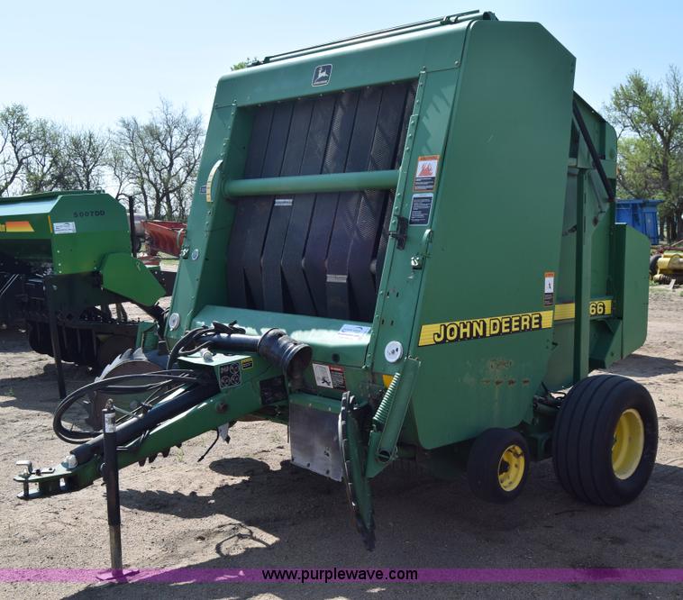 image for item H8619 1998 John Deere 566 round baler