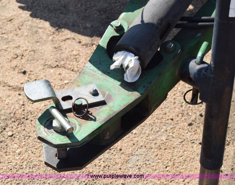 image for item H8619 1998 John Deere 566 round baler