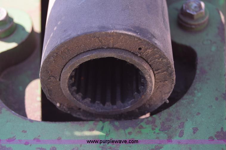 image for item H8619 1998 John Deere 566 round baler