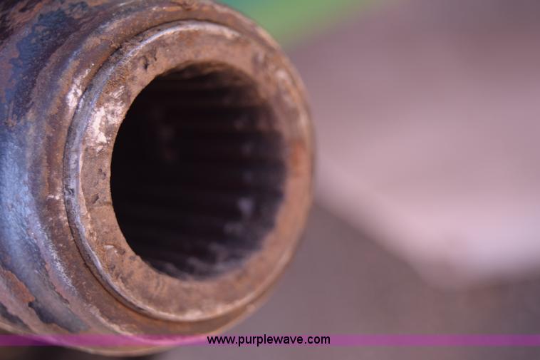 image for item H8619 1998 John Deere 566 round baler