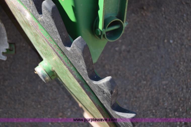 image for item H8619 1998 John Deere 566 round baler