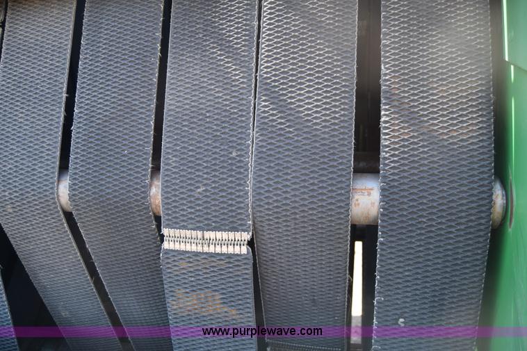 image for item H8619 1998 John Deere 566 round baler