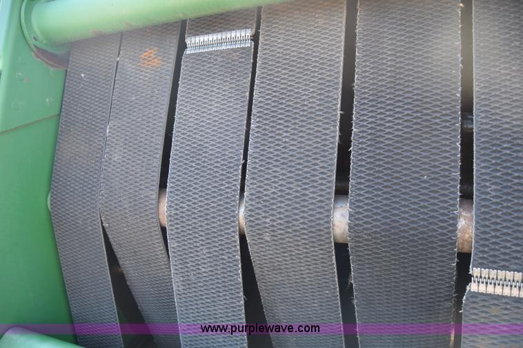 image for item H8619 1998 John Deere 566 round baler