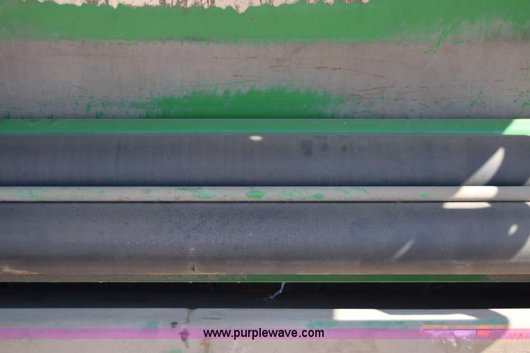 image for item H8619 1998 John Deere 566 round baler