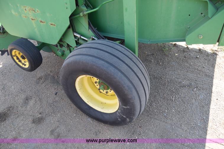 image for item H8619 1998 John Deere 566 round baler