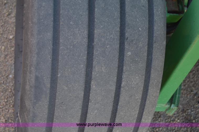 image for item H8619 1998 John Deere 566 round baler