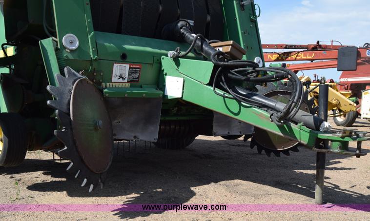image for item H8619 1998 John Deere 566 round baler