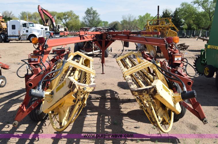 image for item H8620 New Holland 216 twin fold rake