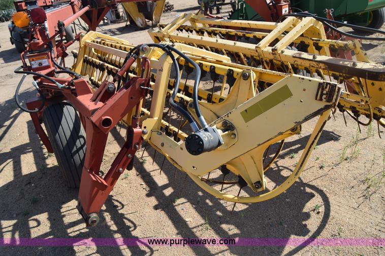image for item H8620 New Holland 216 twin fold rake