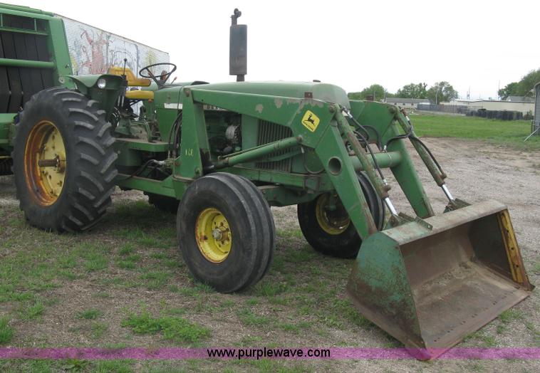 image for item H8648 John Deere 2840 tractor