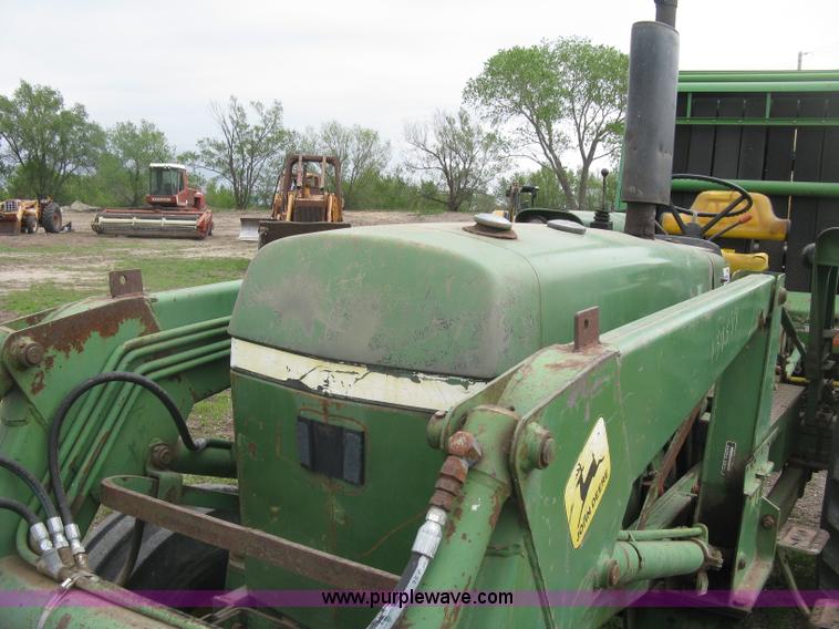 image for item H8648 John Deere 2840 tractor