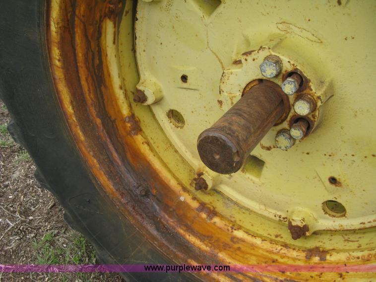 image for item H8648 John Deere 2840 tractor