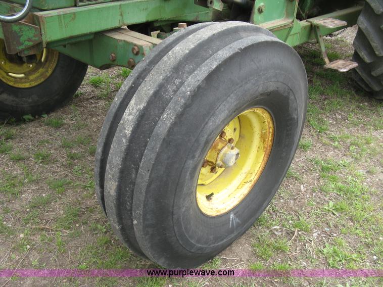 image for item H8648 John Deere 2840 tractor