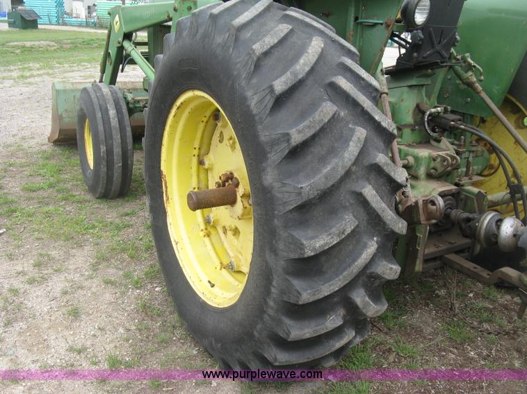 image for item H8648 John Deere 2840 tractor