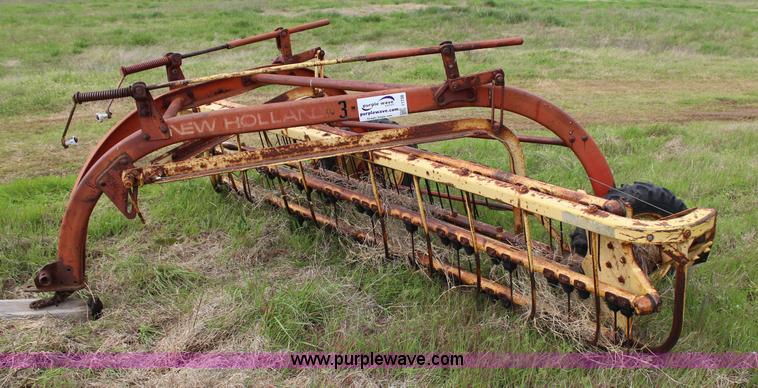 image for item I1738 New Holland 258 hay rake