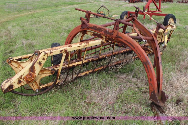 image for item I1738 New Holland 258 hay rake
