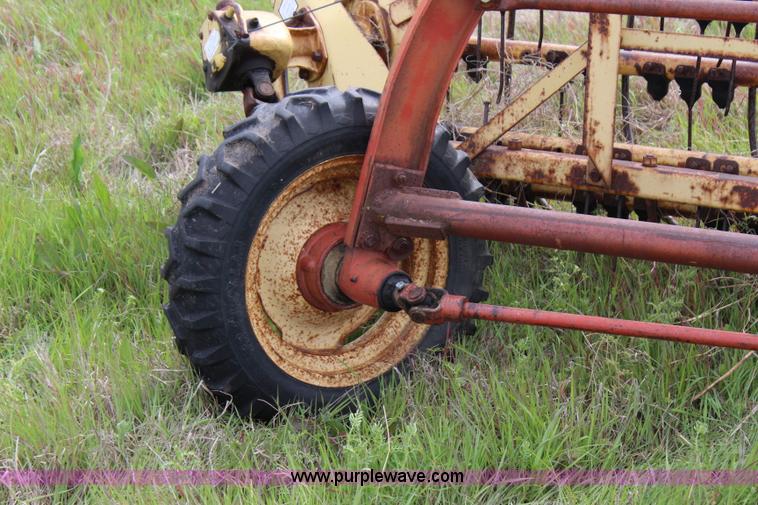 image for item I1738 New Holland 258 hay rake