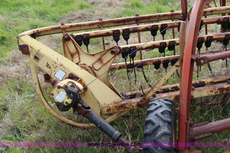 image for item I1738 New Holland 258 hay rake