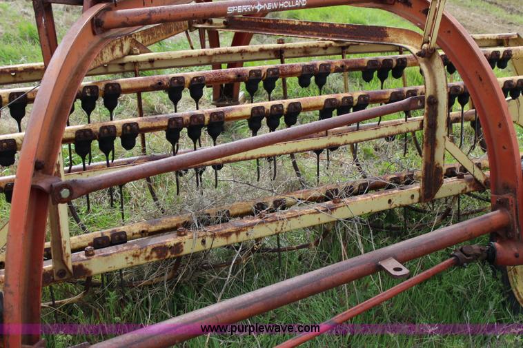 image for item I1738 New Holland 258 hay rake