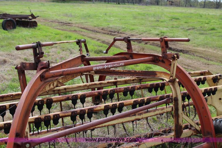 image for item I1738 New Holland 258 hay rake