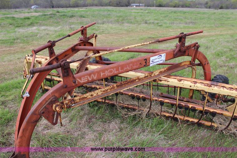 image for item I1738 New Holland 258 hay rake